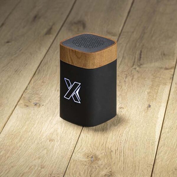 bluetooth-speaker-with-light-up-logo-s30_ambiente